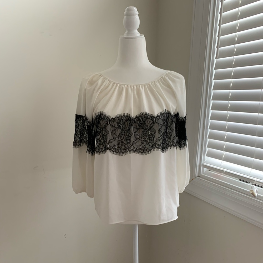 Loosely Fitted Laced Blouse